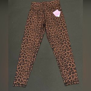 Ascot & Hart Woman’s Leopard print leggings - NWT